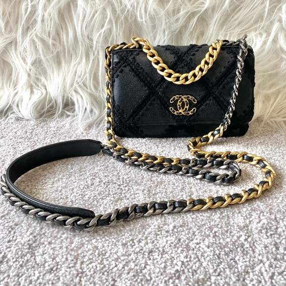 FULL SET - CHANEL 19 WOC Black Calfskin & Crochet Shoulder Bag w/ Ruthenium HW - Picture 4 of 16